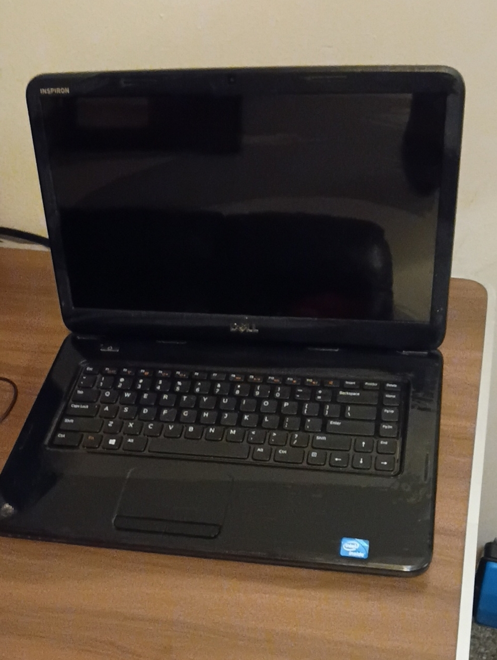 Dell Inspiron 3520 With Windows 8 Black Laptop W Charger, Light & Cooling Pad